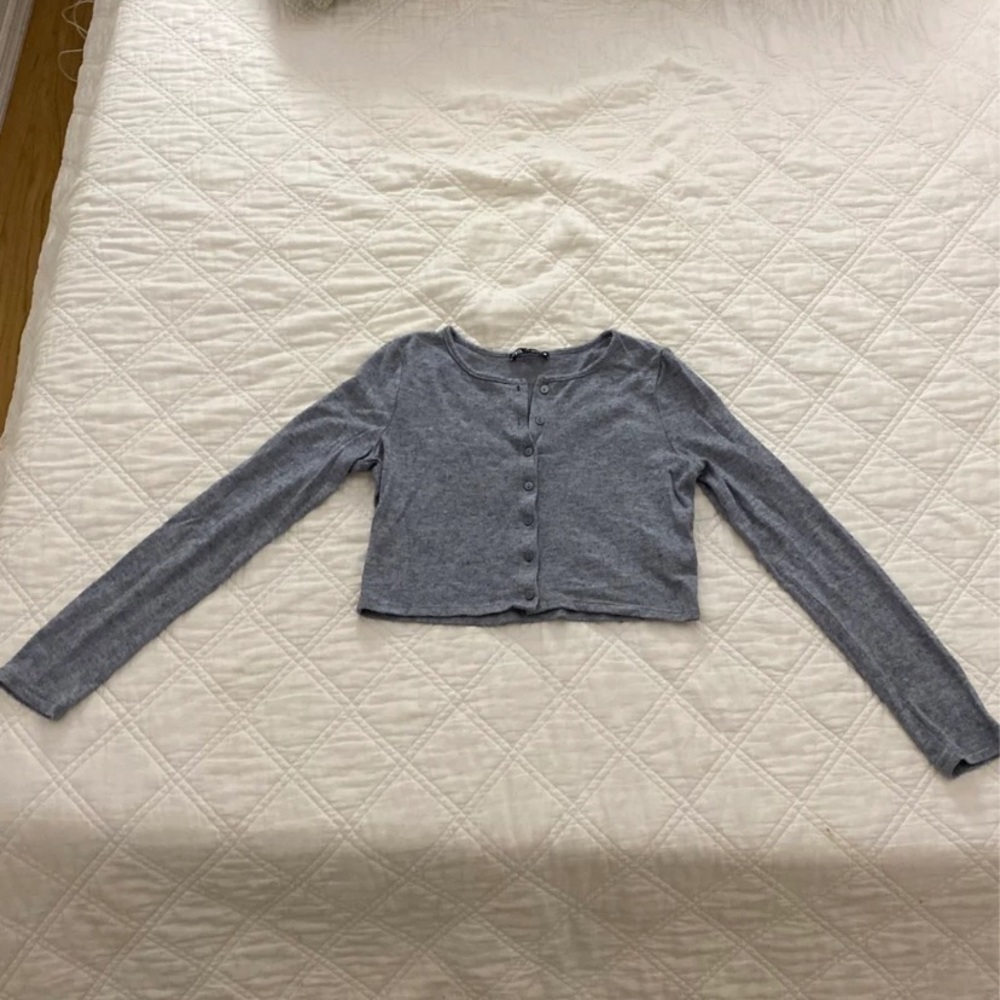 cropped gray sweater